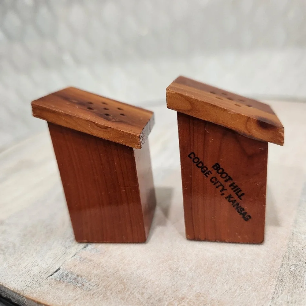 VTG‎ Wood Ceramic Outhouse Salt Pepper Shakers Ma Pa Boot Hill Dodge City Kansas